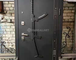 Дизайнерская дверь новая стальная